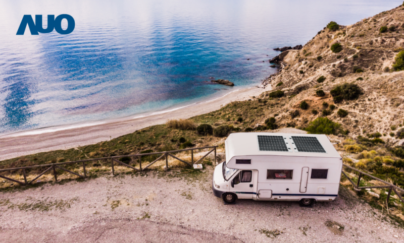 「可撓輕量化太陽光電板SunCurva」使用輕量特殊耐候型複合板取代傳統太陽能板的玻璃前板，不僅降低70%重量，每米平方僅3Kg；具有抗衝擊性能及通過電磁相容性測試，可應用於交通運輸工具，如露營車、遊艇等